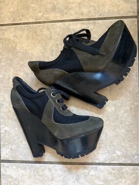 Authentic Vintage Olive suede Burberry Chunky 6” Platform Lace-Up Heels